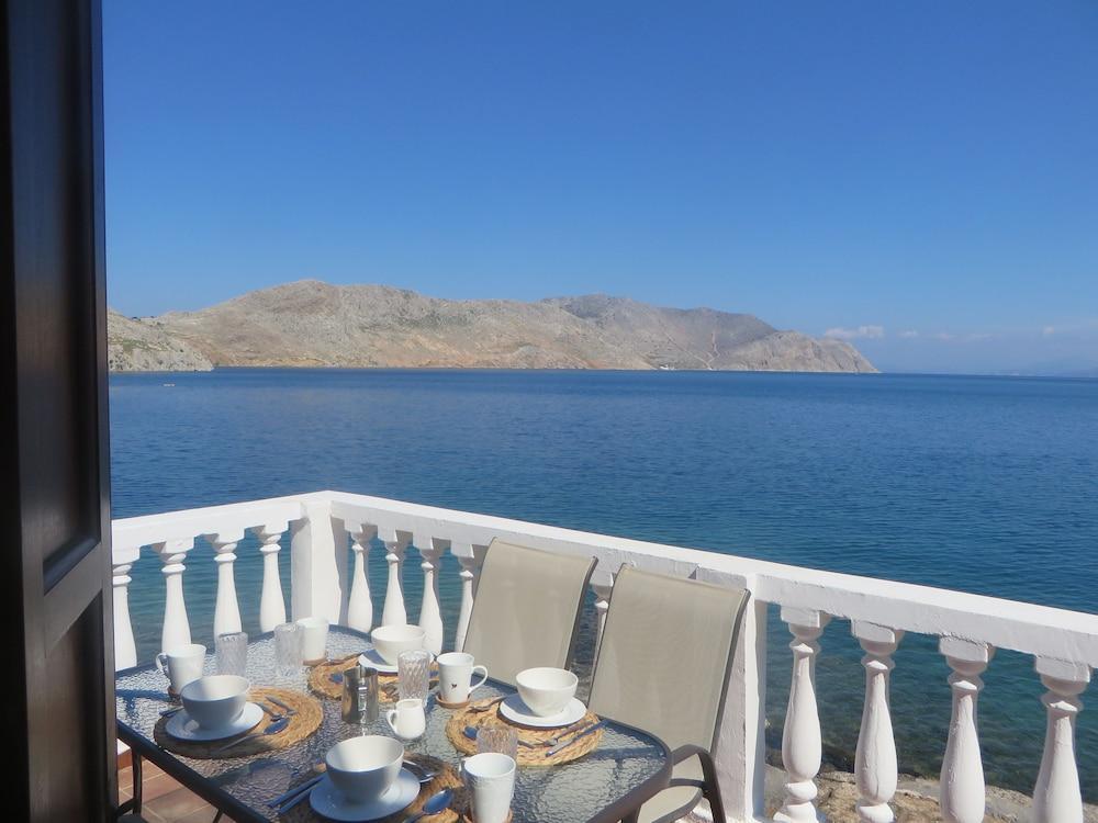 Maravelia Mare Pensionat Symi Exteriör bild